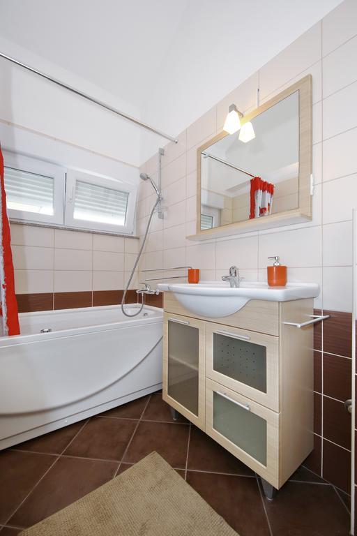 Apartments Matkovic Sveti Filip i Jakov Extérieur photo